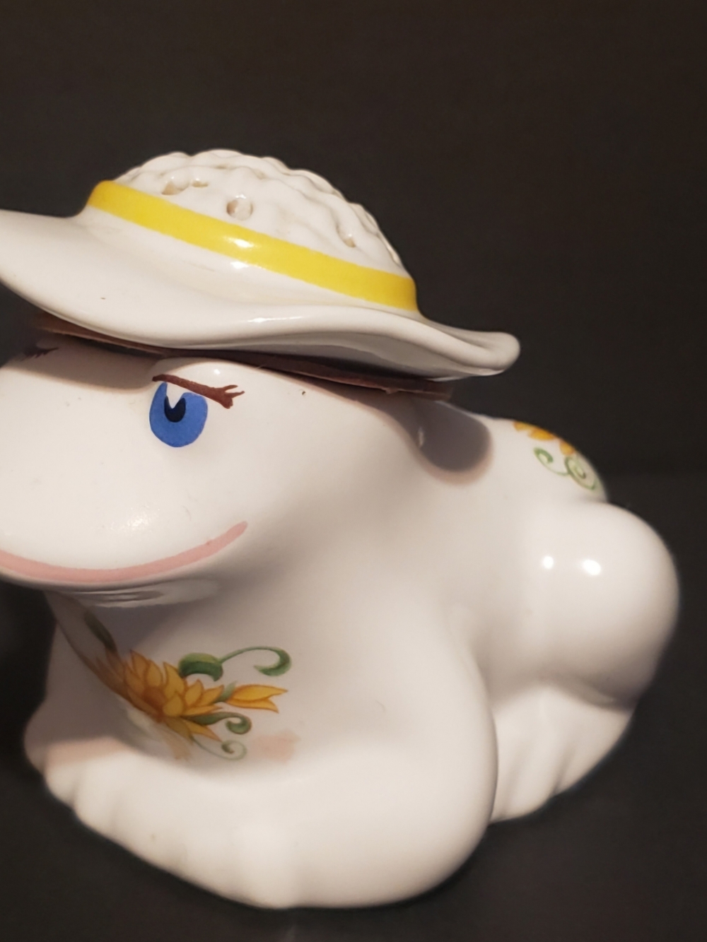 Vintage Avon Frog Pomander Ceramic Pot Pouri Scent Holder